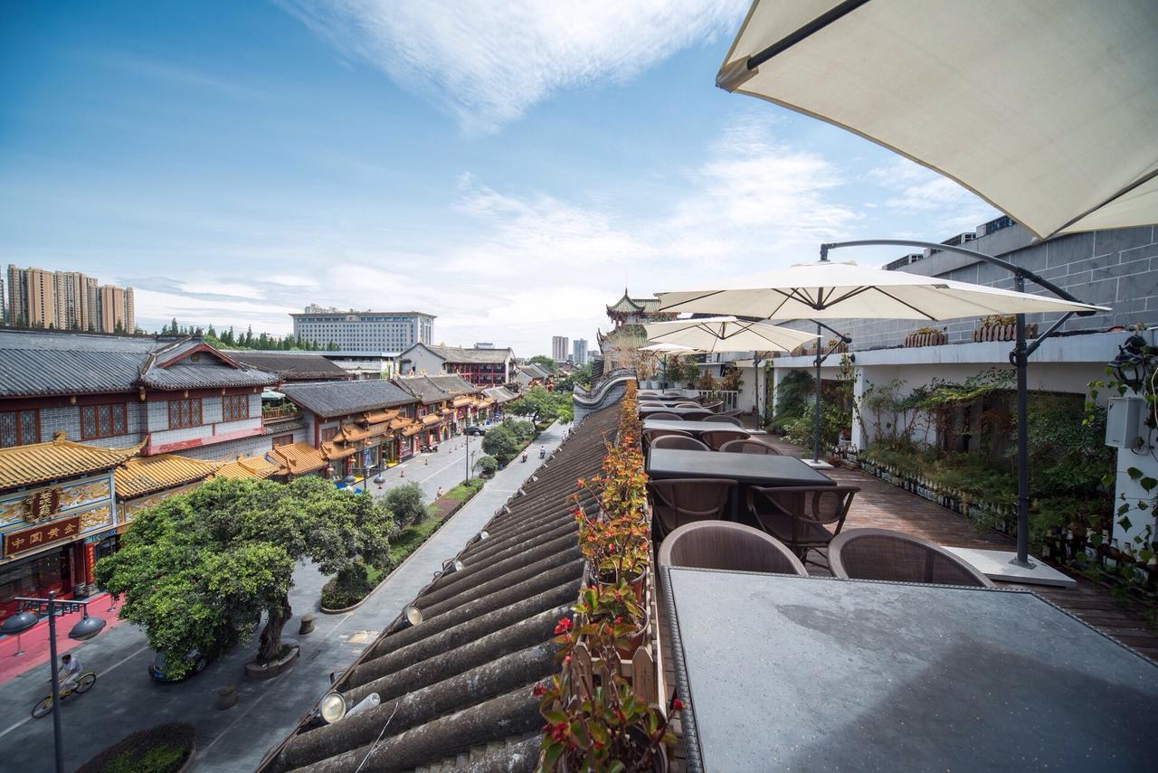 Qintai Tibetan Culture Boutique Hotel Чънду Екстериор снимка