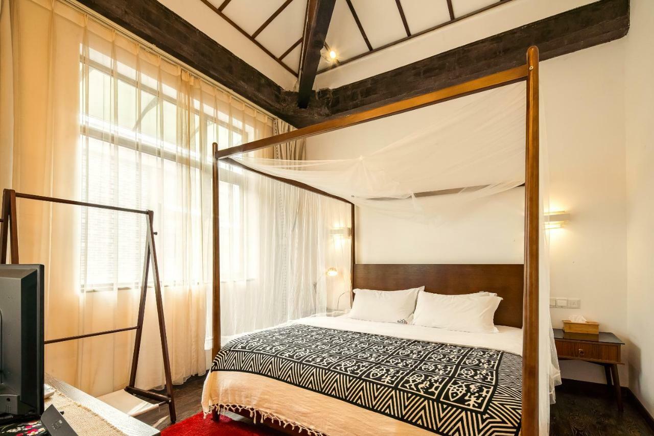 Qintai Tibetan Culture Boutique Hotel Чънду Екстериор снимка