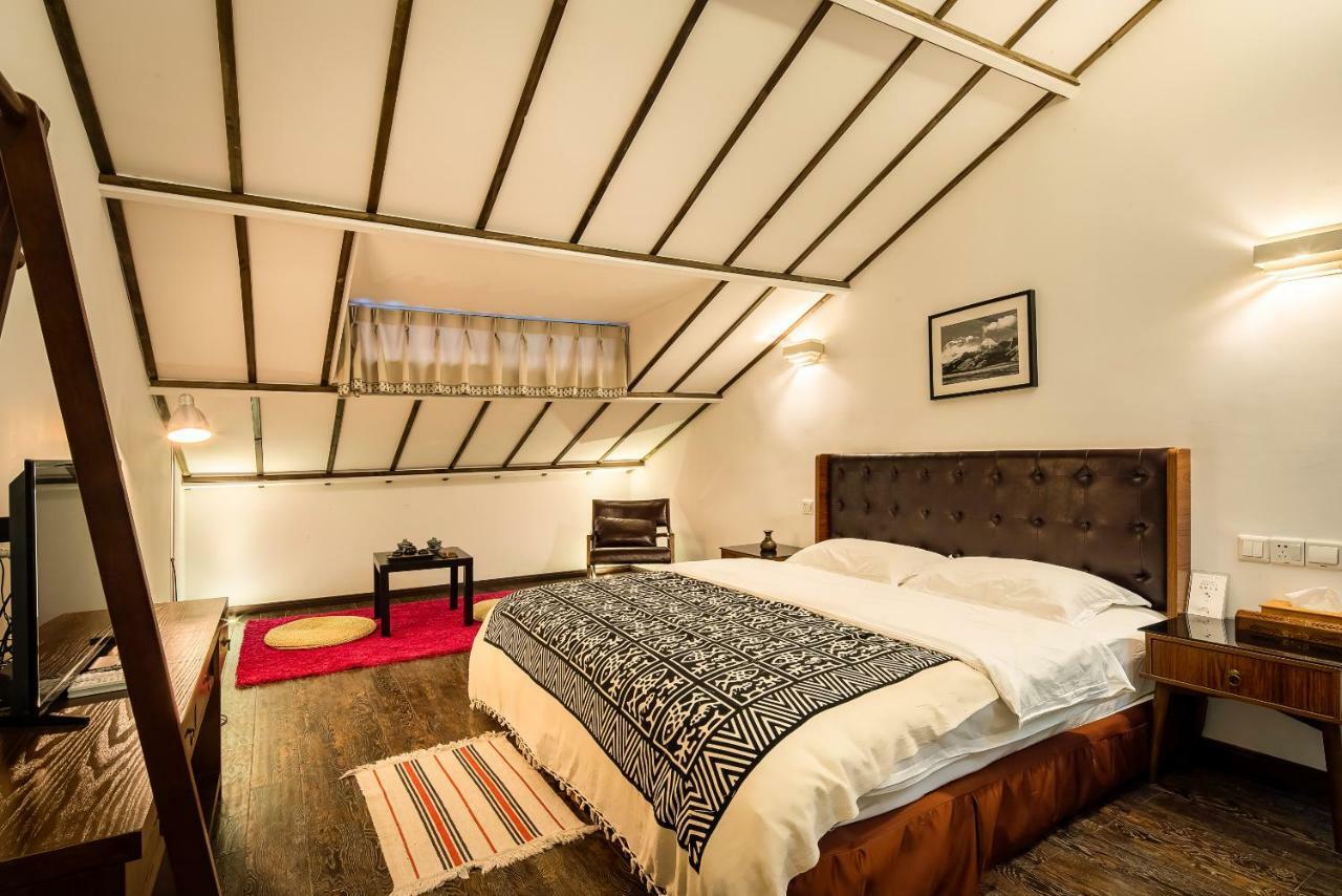 Qintai Tibetan Culture Boutique Hotel Чънду Екстериор снимка