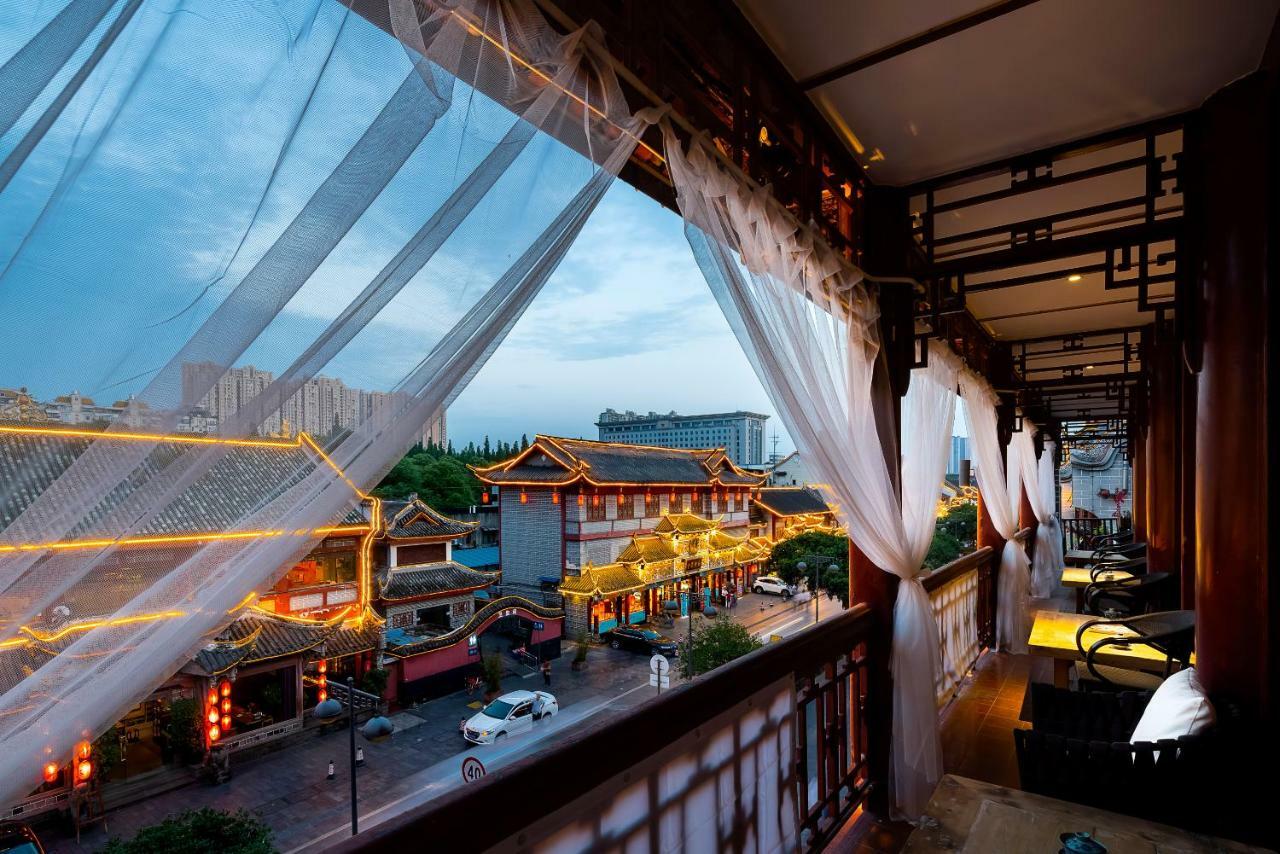 Qintai Tibetan Culture Boutique Hotel Чънду Екстериор снимка