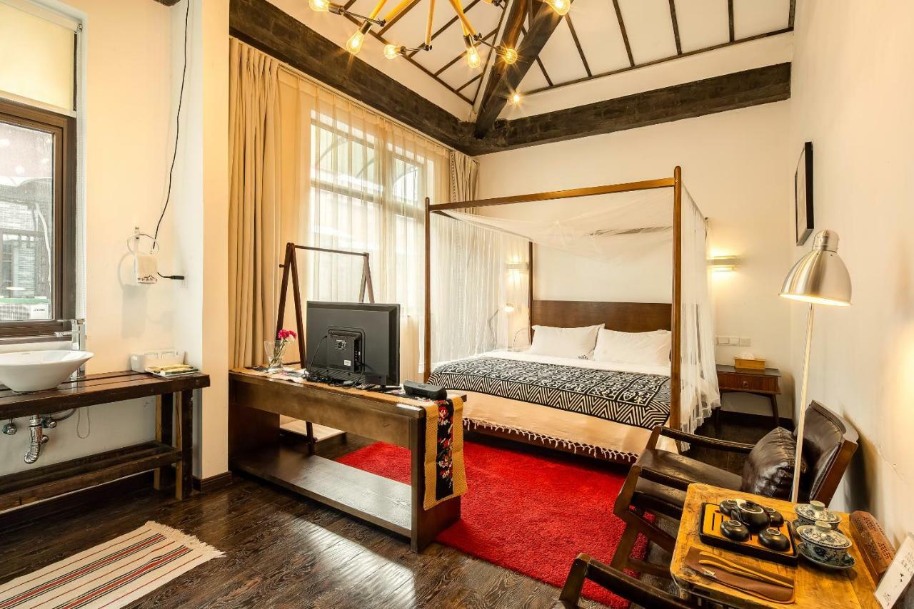 Qintai Tibetan Culture Boutique Hotel Чънду Екстериор снимка