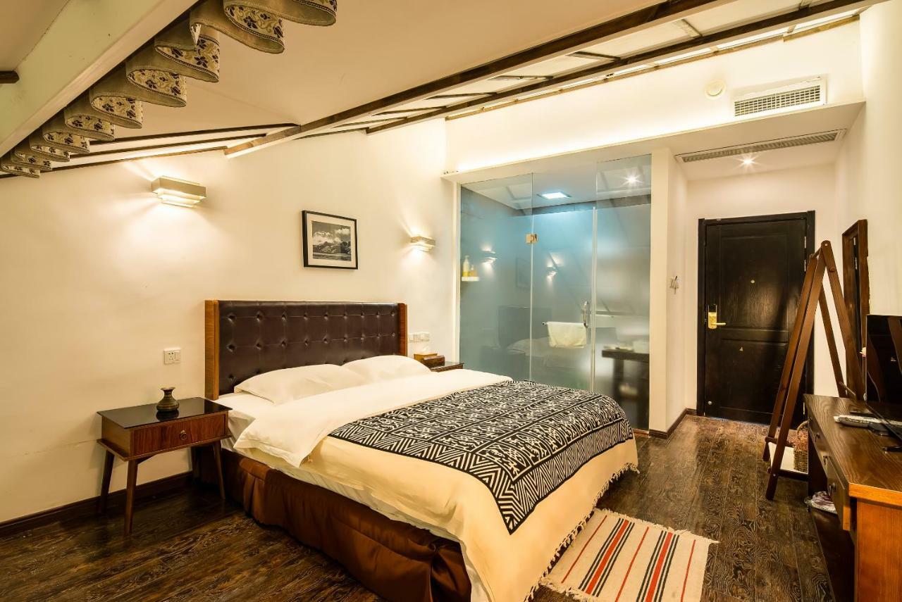 Qintai Tibetan Culture Boutique Hotel Чънду Екстериор снимка