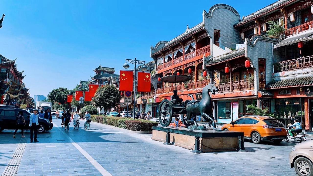 Qintai Tibetan Culture Boutique Hotel Чънду Екстериор снимка
